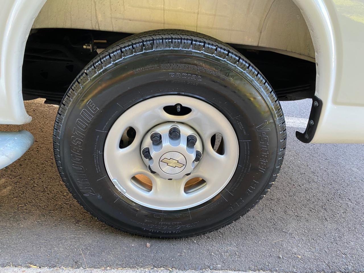 Chevrolet Express Cargo Van RWD 2500 135" 2025