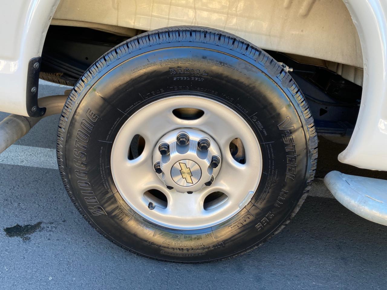Chevrolet Express Cargo Van RWD 2500 135" 2025