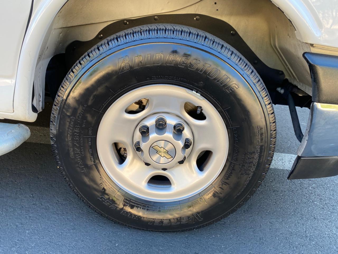 Chevrolet Express Cargo Van RWD 2500 135" 2025