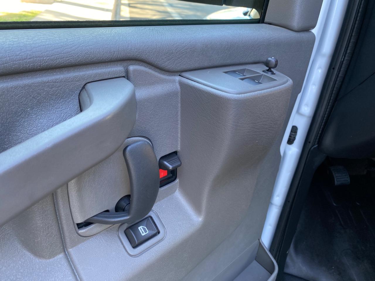 Chevrolet Express Cargo Van RWD 2500 135" 2025