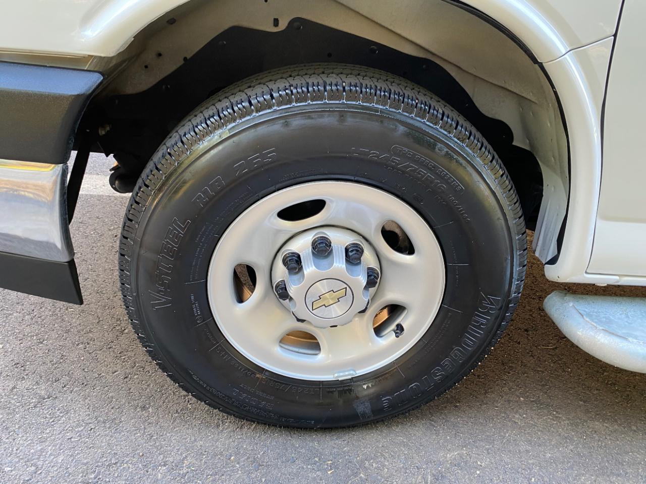 Chevrolet Express Cargo Van RWD 2500 135" 2025