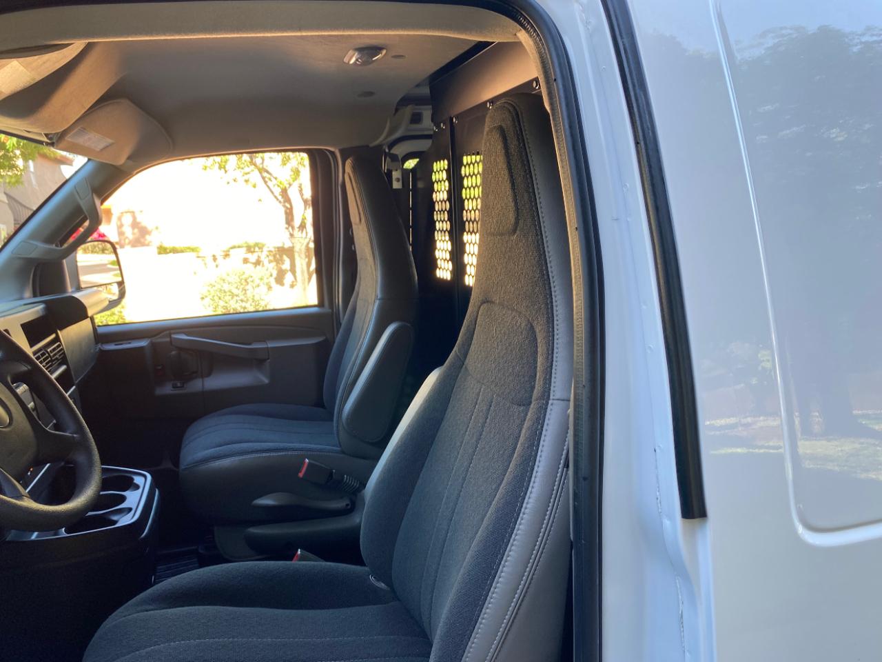 Chevrolet Express Cargo Van RWD 2500 135" 2025