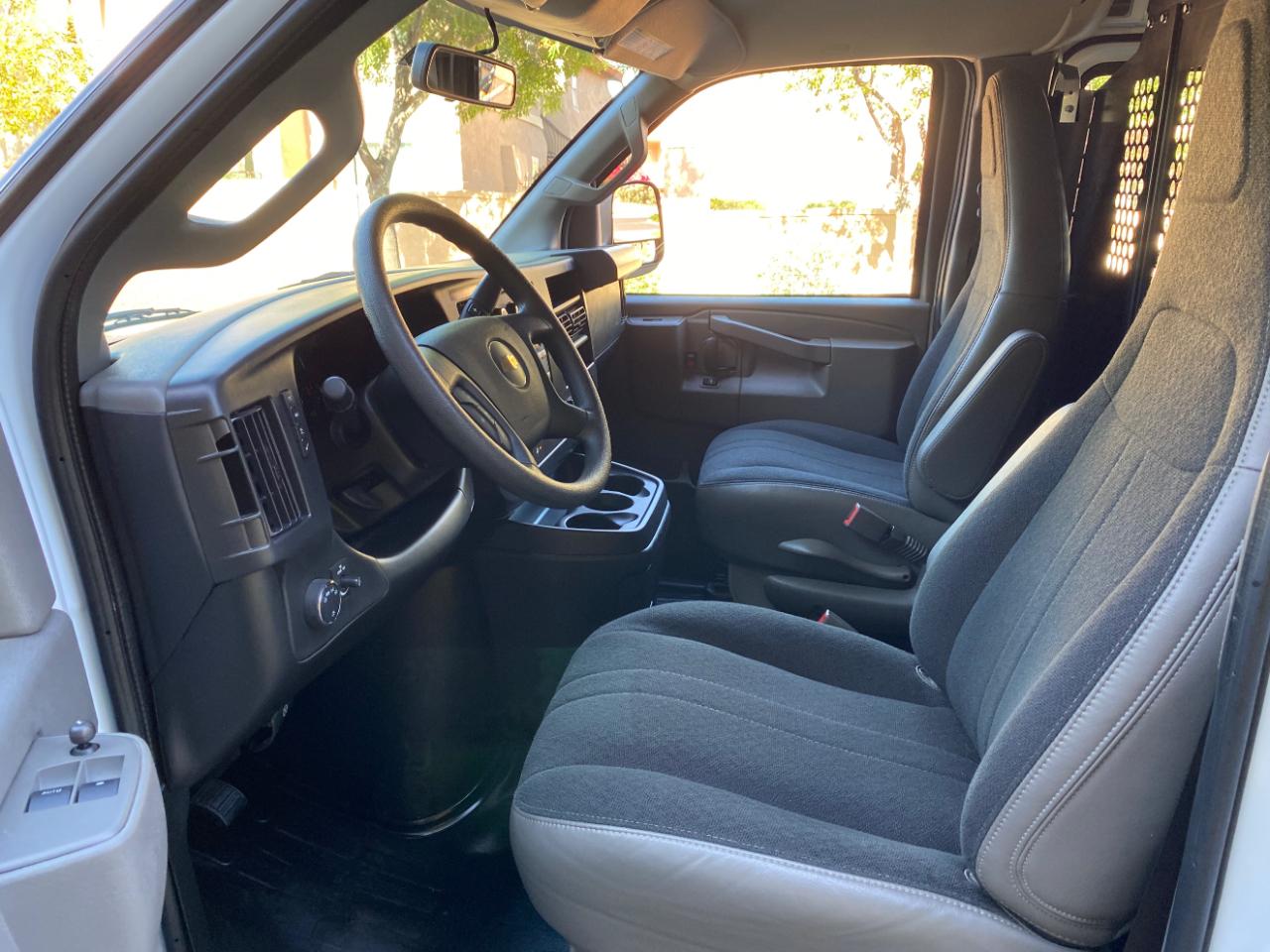 Chevrolet Express Cargo Van RWD 2500 135" 2025