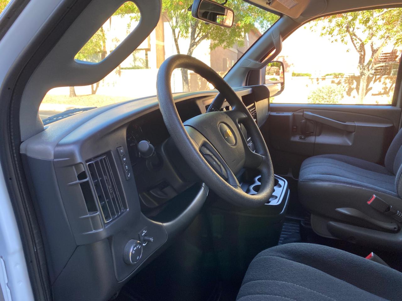 Chevrolet Express Cargo Van RWD 2500 135" 2025
