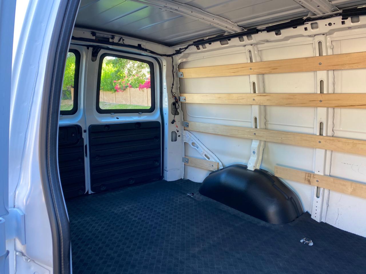 Chevrolet Express Cargo Van RWD 2500 135" 2025