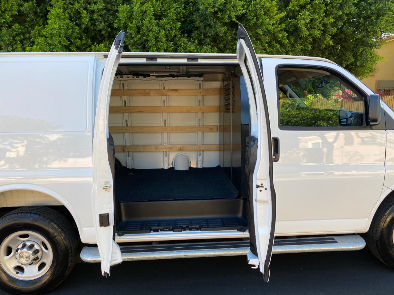 Chevrolet Express Cargo Van RWD 2500 135" 2025