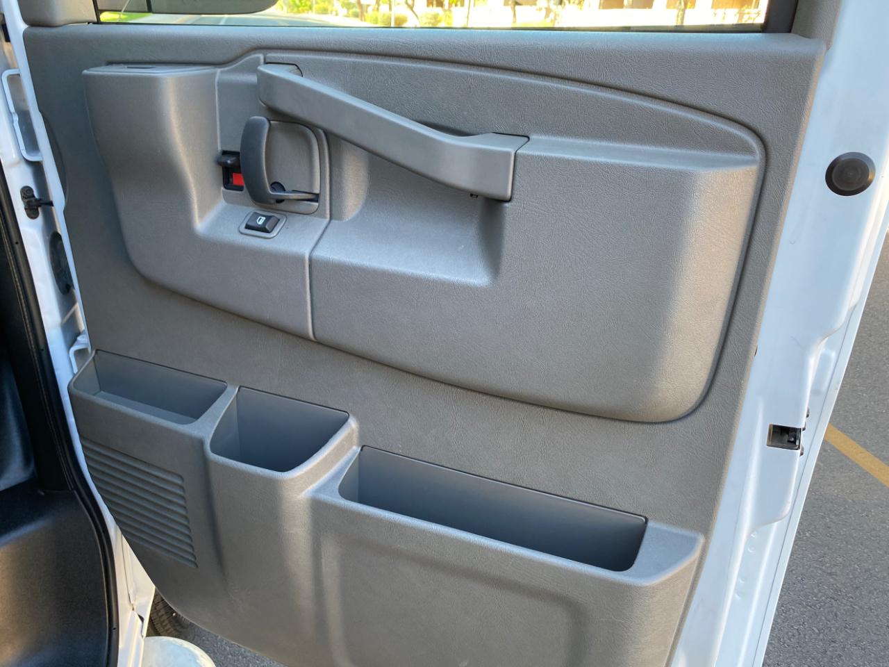 Chevrolet Express Cargo Van RWD 2500 135" 2025