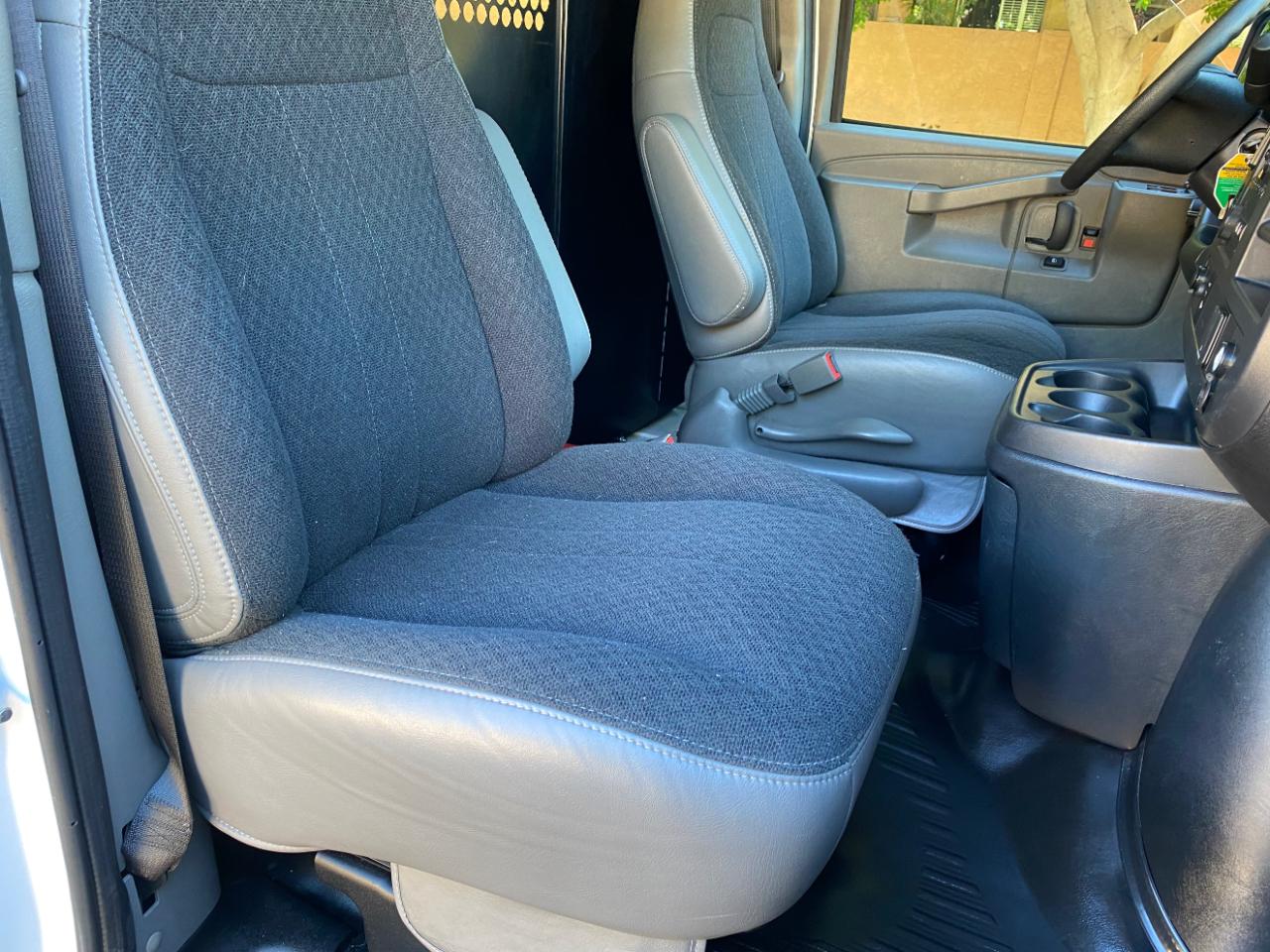 Chevrolet Express Cargo Van RWD 2500 135" 2025