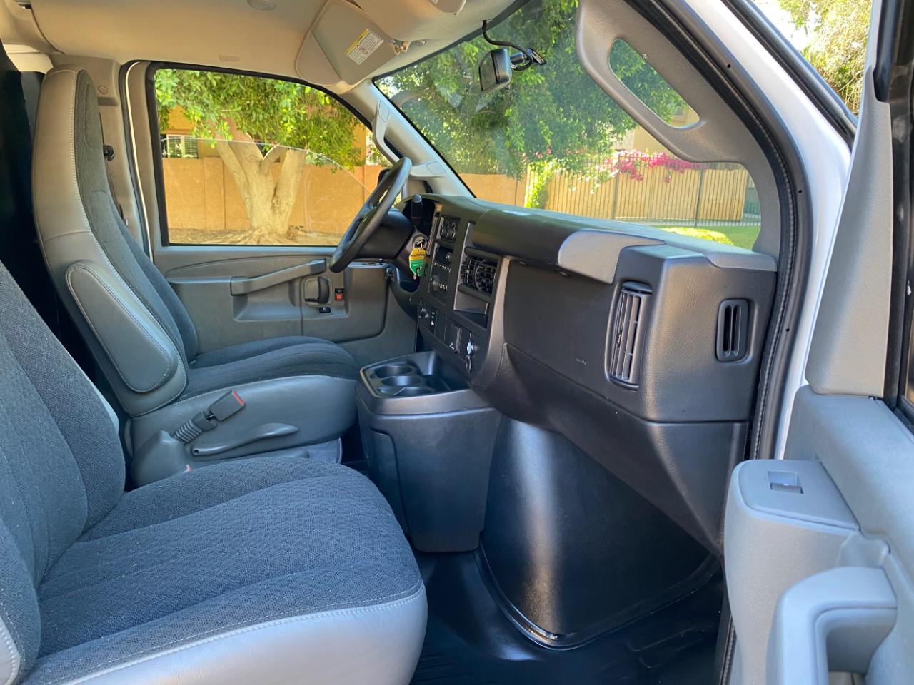 Chevrolet Express Cargo Van RWD 2500 135" 2025