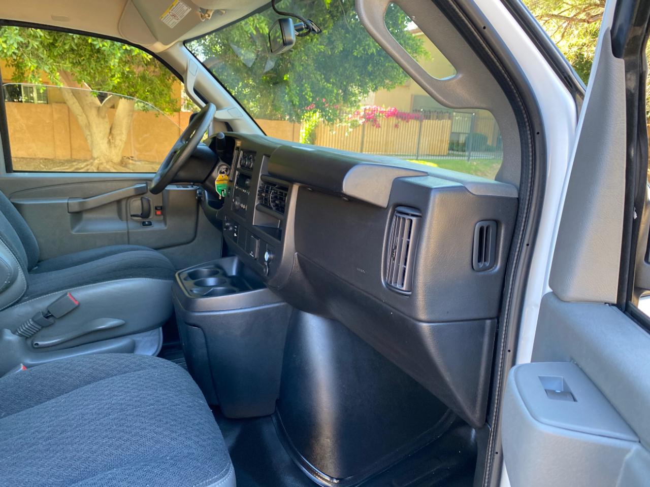 Chevrolet Express Cargo Van RWD 2500 135" 2025