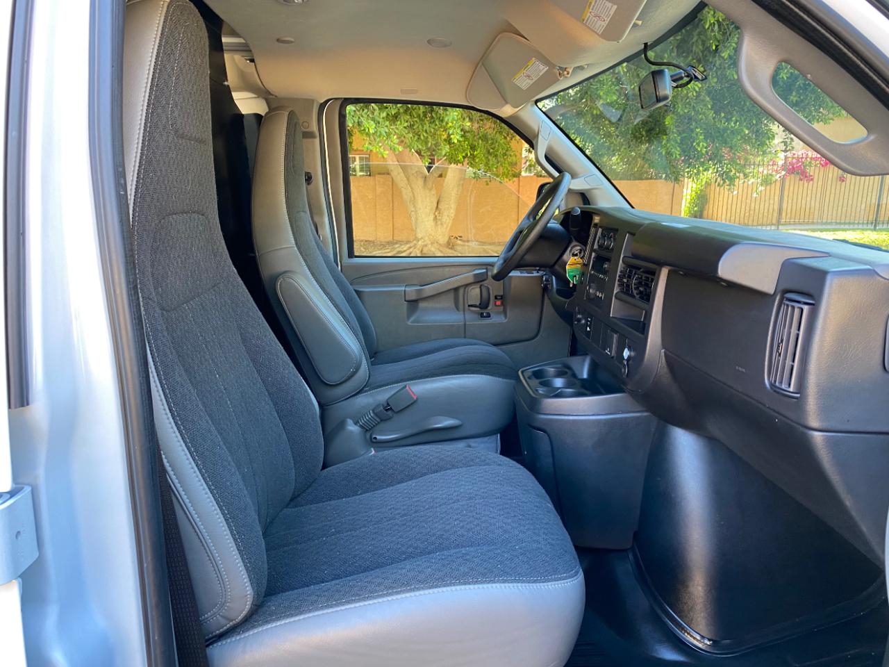 Chevrolet Express Cargo Van RWD 2500 135" 2025
