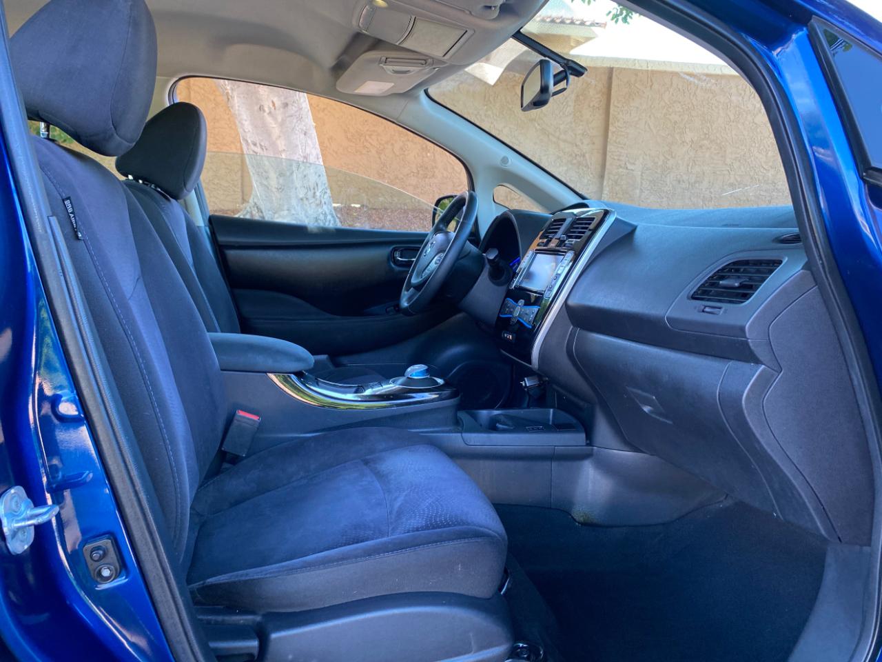 Nissan Leaf 4dr HB SV 2016
