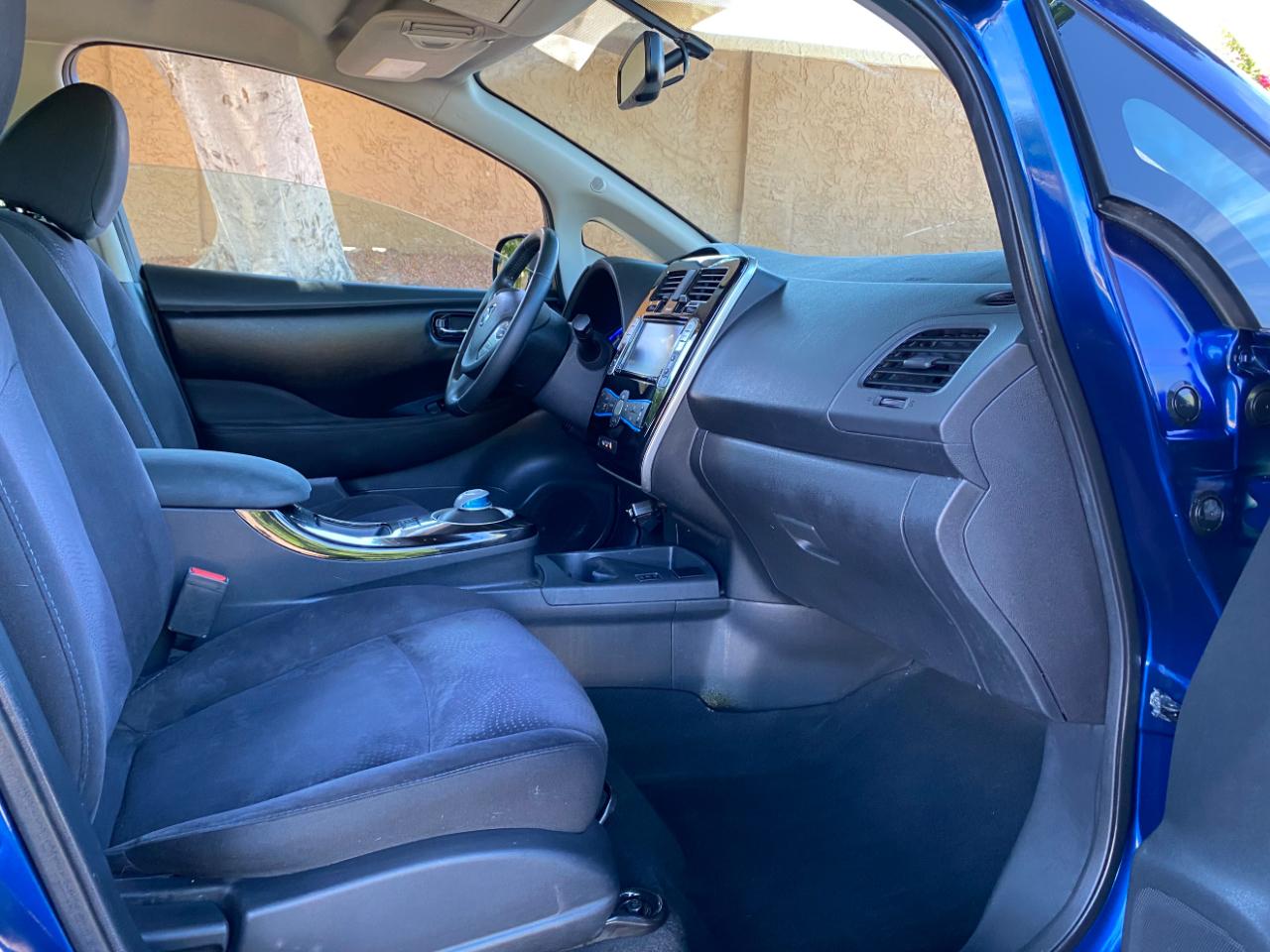 Nissan Leaf 4dr HB SV 2016