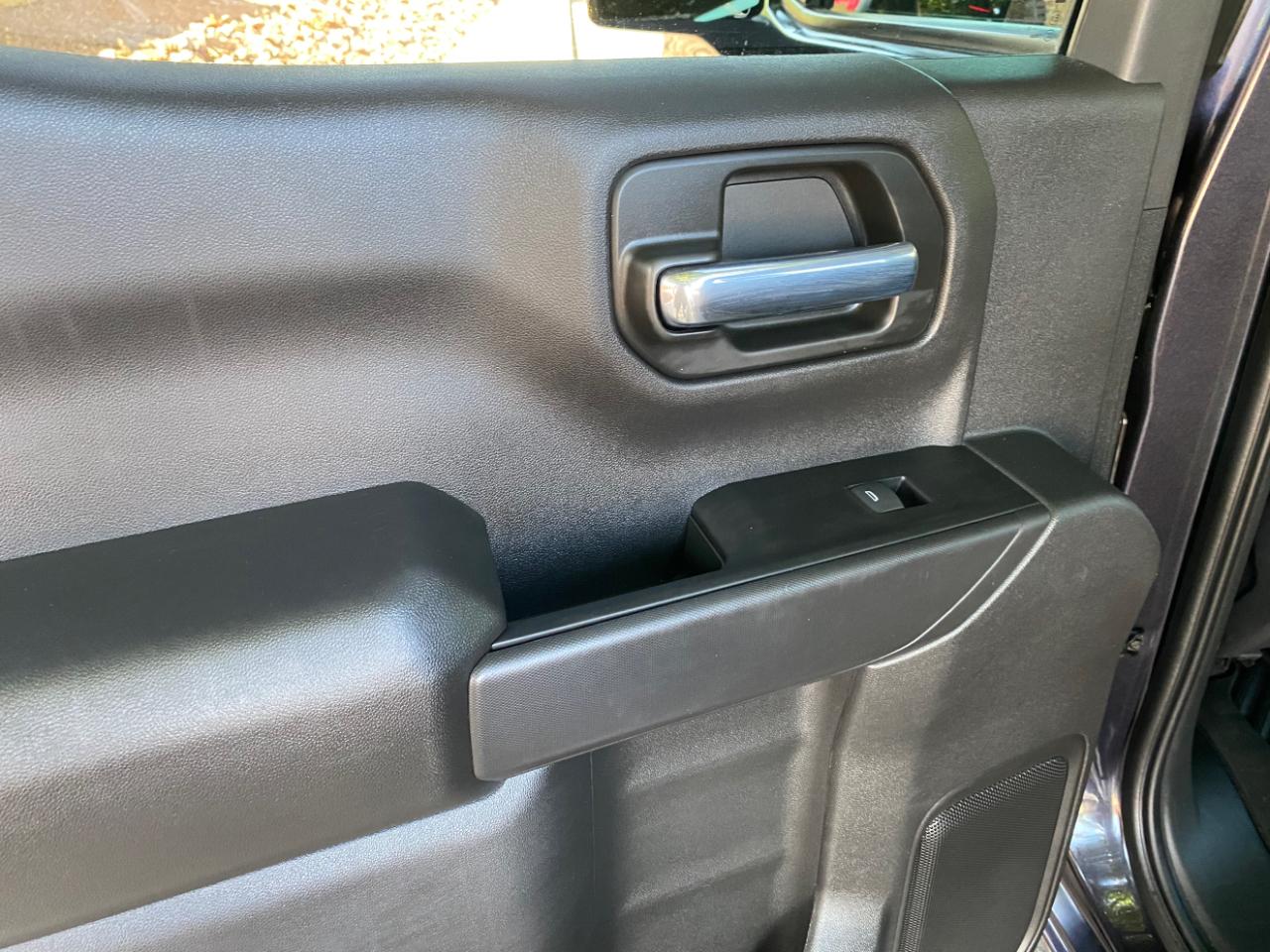 Chevrolet Silverado 1500 2WD Crew Cab 147" Custom 2023