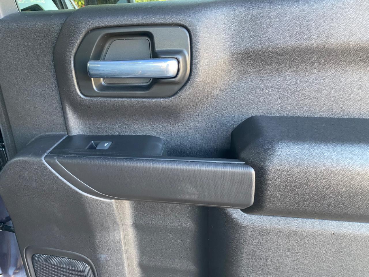 Chevrolet Silverado 1500 2WD Crew Cab 147" Custom 2023