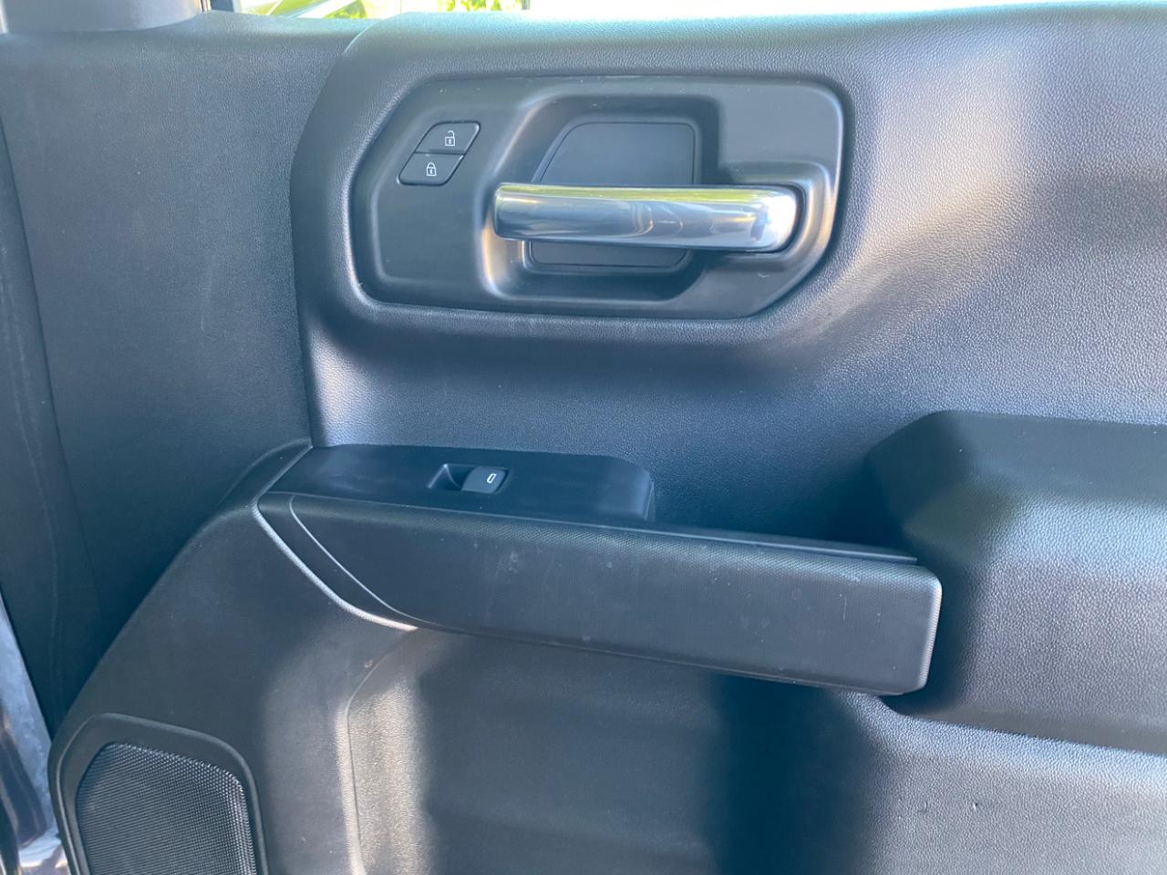 Chevrolet Silverado 1500 2WD Crew Cab 147" Custom 2023