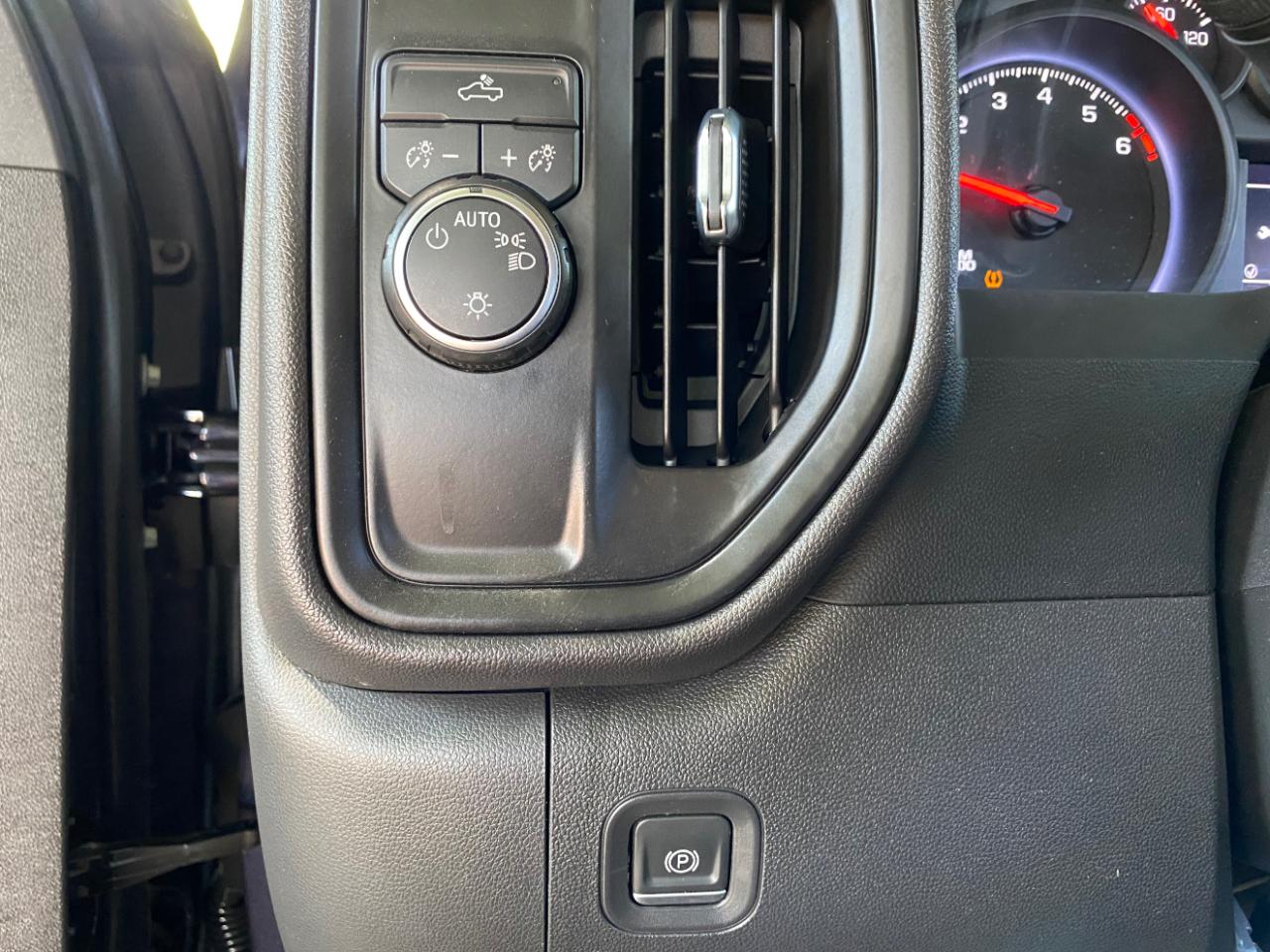Chevrolet Silverado 1500 2WD Crew Cab 147" Custom 2023