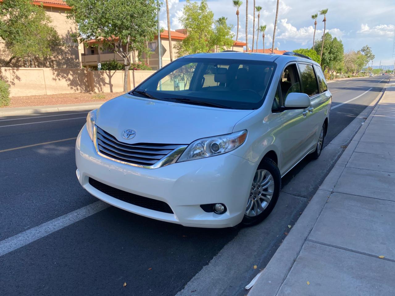 Toyota Sienna 5dr 8-Pass Van XLE Premium FWD (Natl) 2015