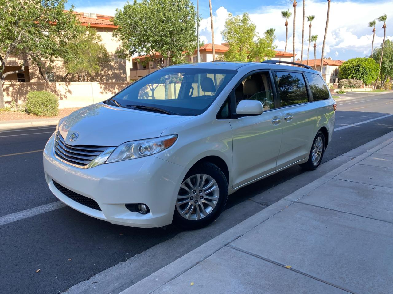 Toyota Sienna 5dr 8-Pass Van XLE Premium FWD (Natl) 2015