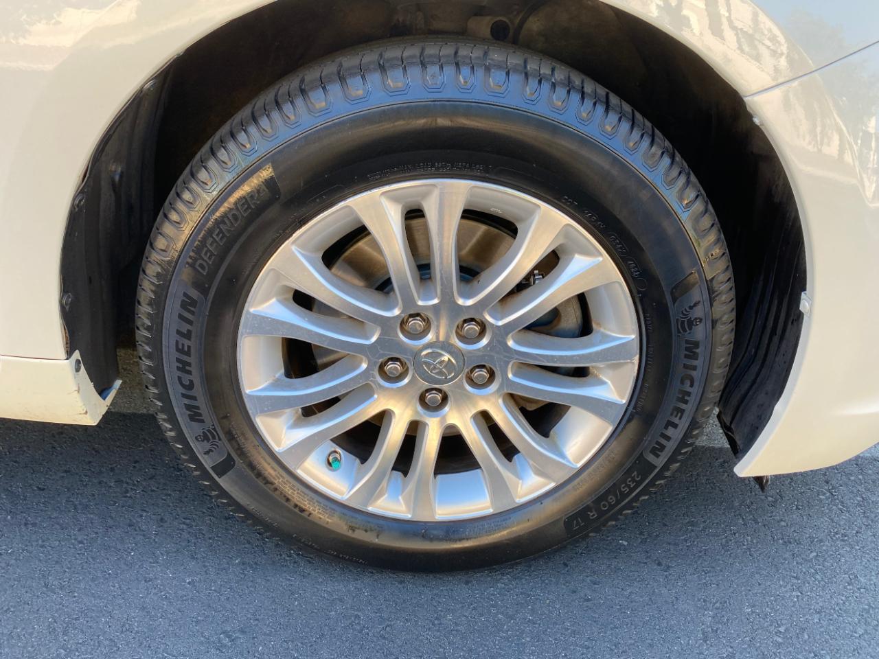 Toyota Sienna 5dr 8-Pass Van XLE Premium FWD (Natl) 2015