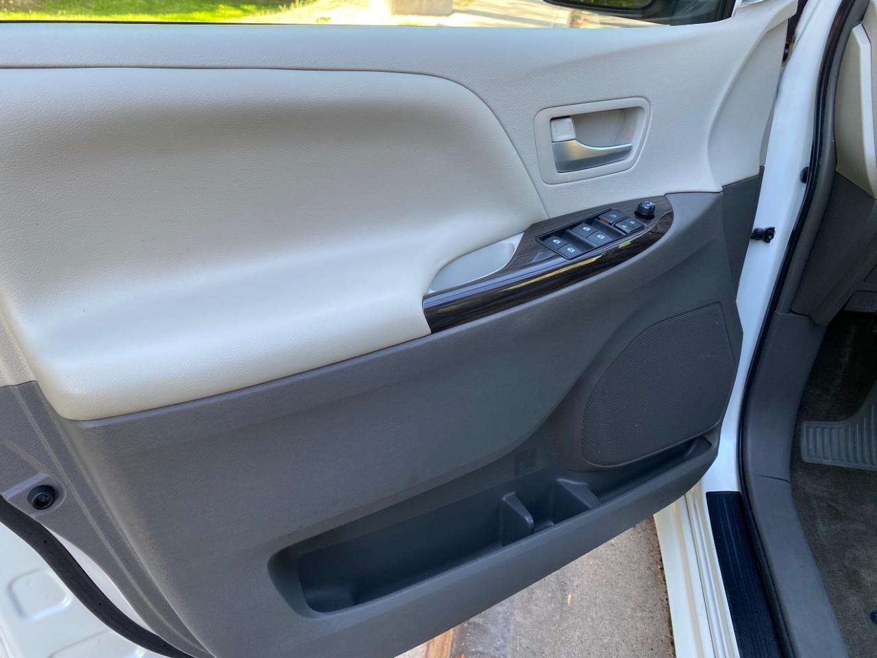 Toyota Sienna 5dr 8-Pass Van XLE Premium FWD (Natl) 2015