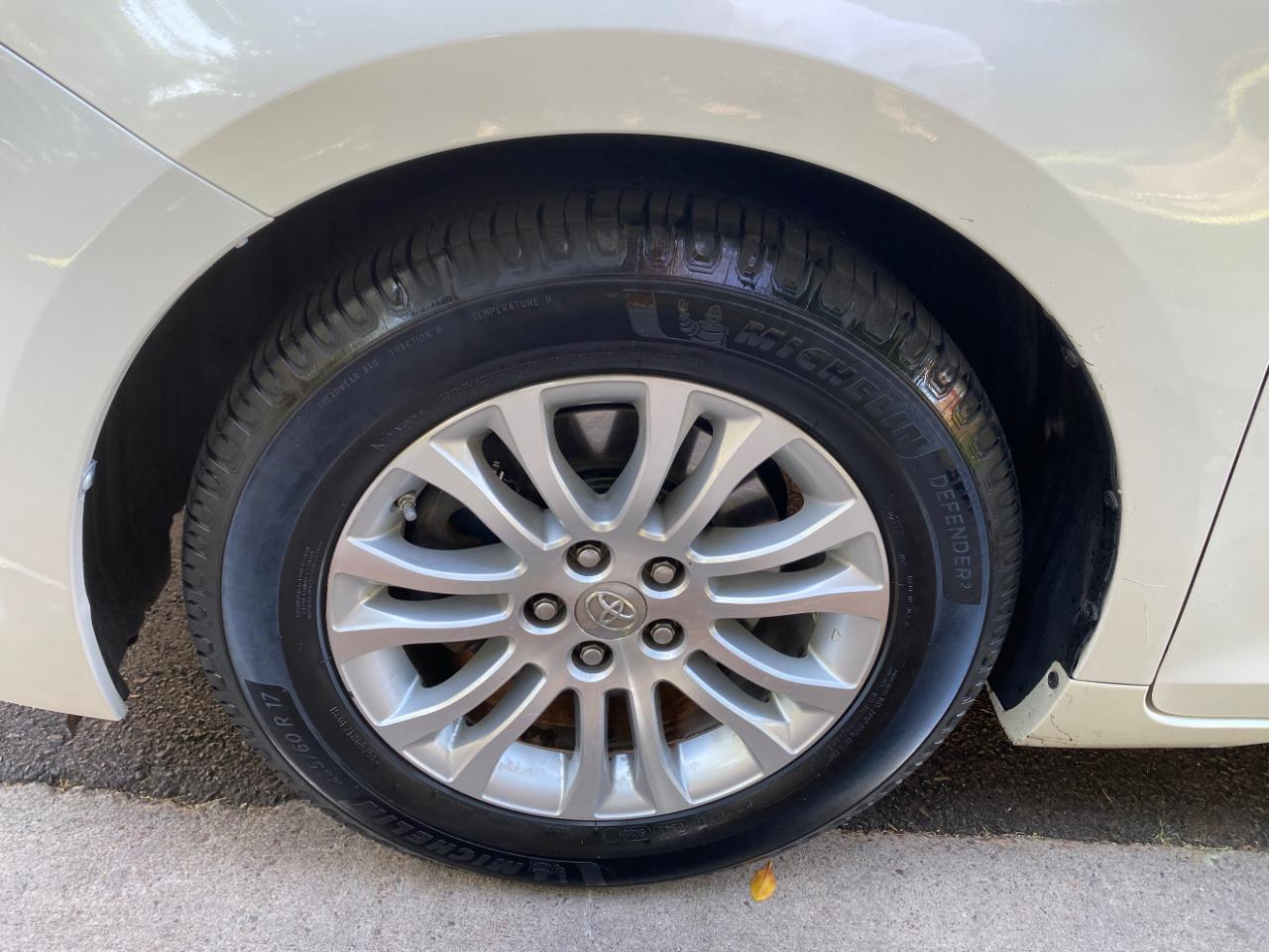 Toyota Sienna 5dr 8-Pass Van XLE Premium FWD (Natl) 2015