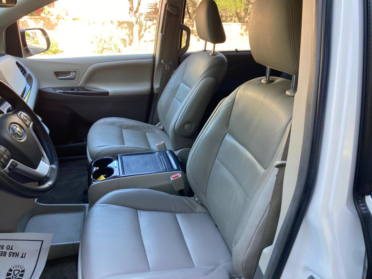 Toyota Sienna 5dr 8-Pass Van XLE Premium FWD (Natl) 2015