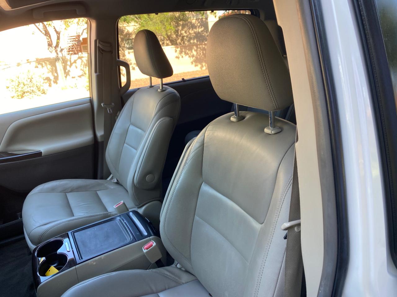 Toyota Sienna 5dr 8-Pass Van XLE Premium FWD (Natl) 2015