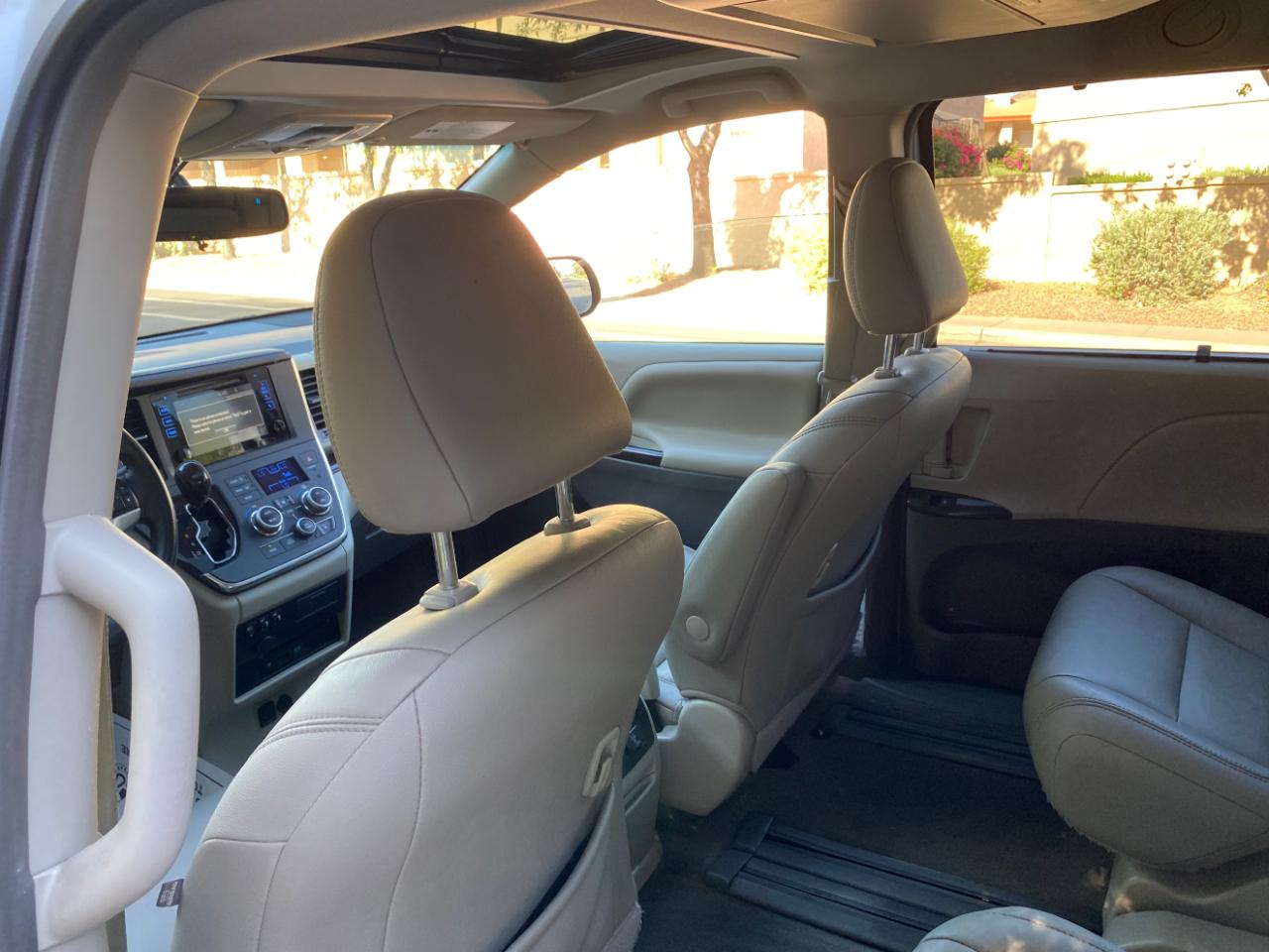 Toyota Sienna 5dr 8-Pass Van XLE Premium FWD (Natl) 2015