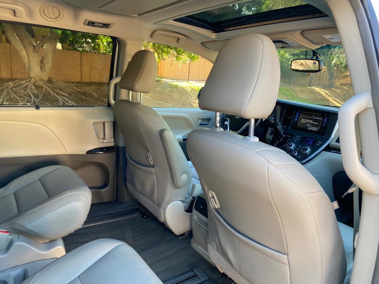 Toyota Sienna 5dr 8-Pass Van XLE Premium FWD (Natl) 2015