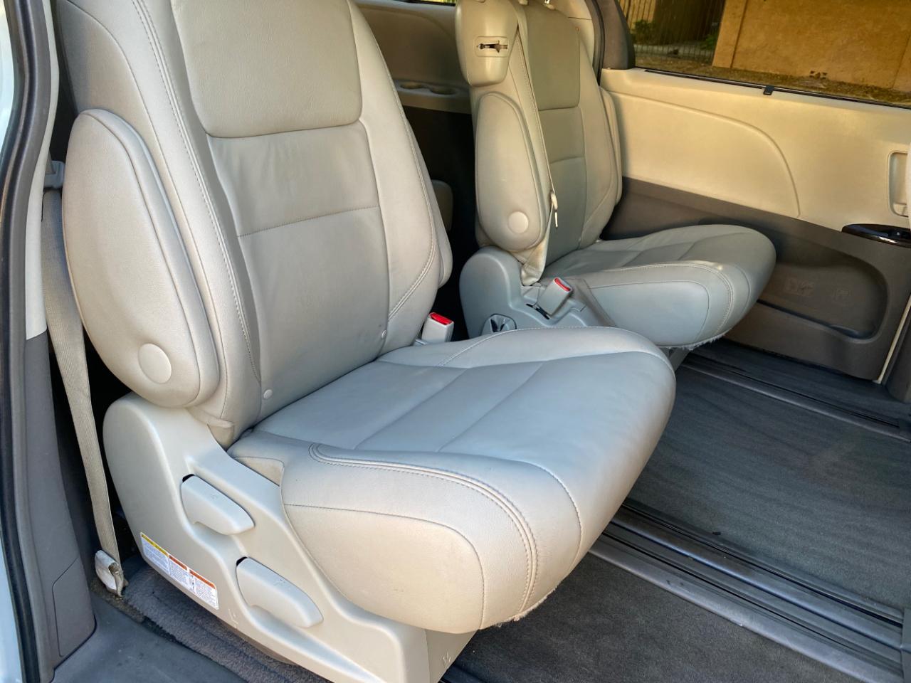 Toyota Sienna 5dr 8-Pass Van XLE Premium FWD (Natl) 2015