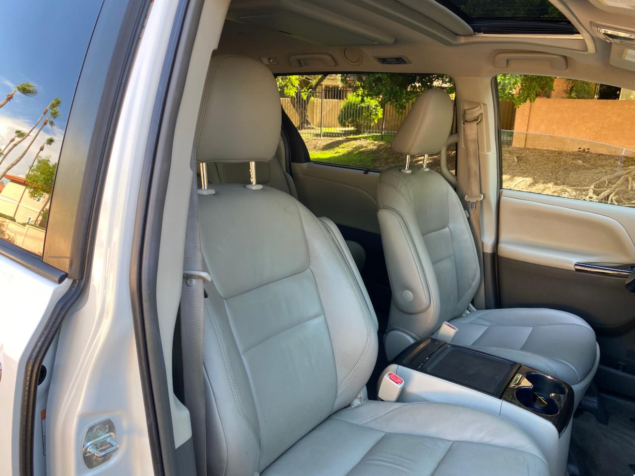 Toyota Sienna 5dr 8-Pass Van XLE Premium FWD (Natl) 2015