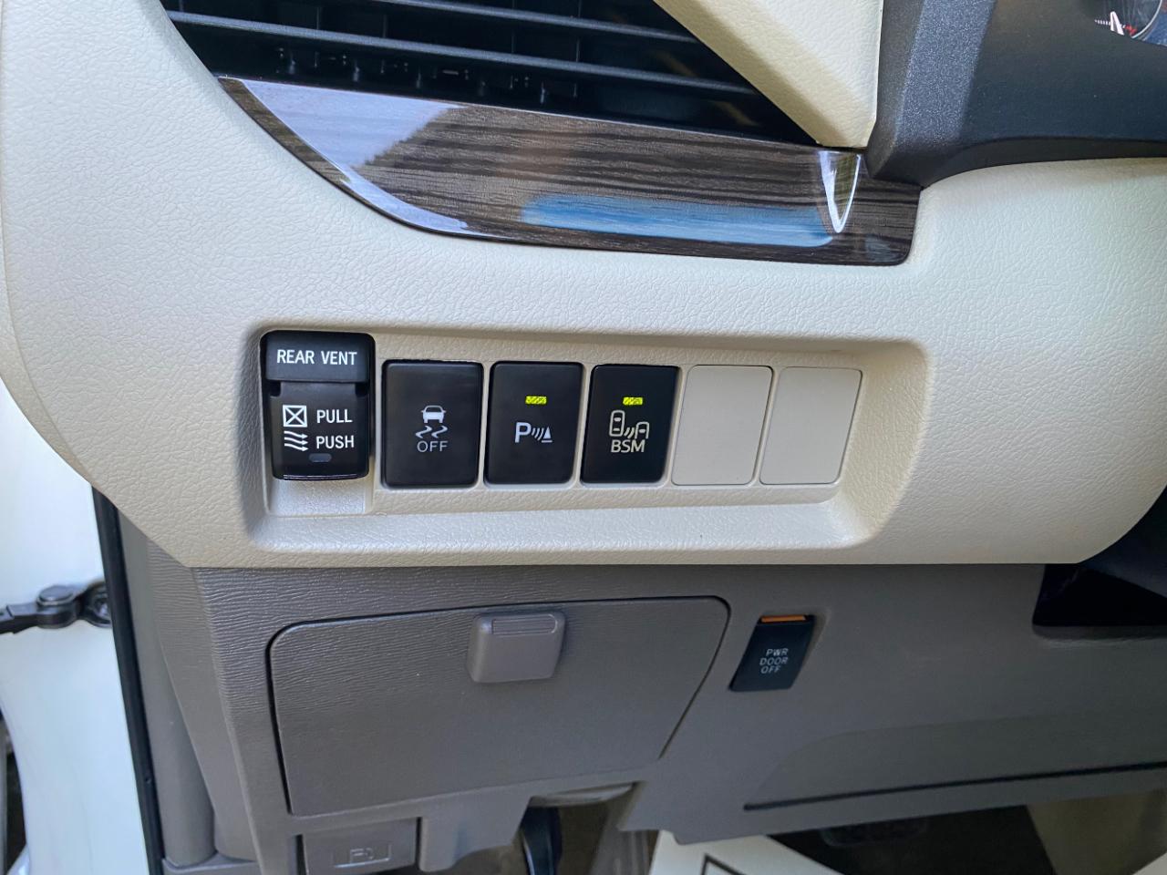 Toyota Sienna 5dr 8-Pass Van XLE Premium FWD (Natl) 2015