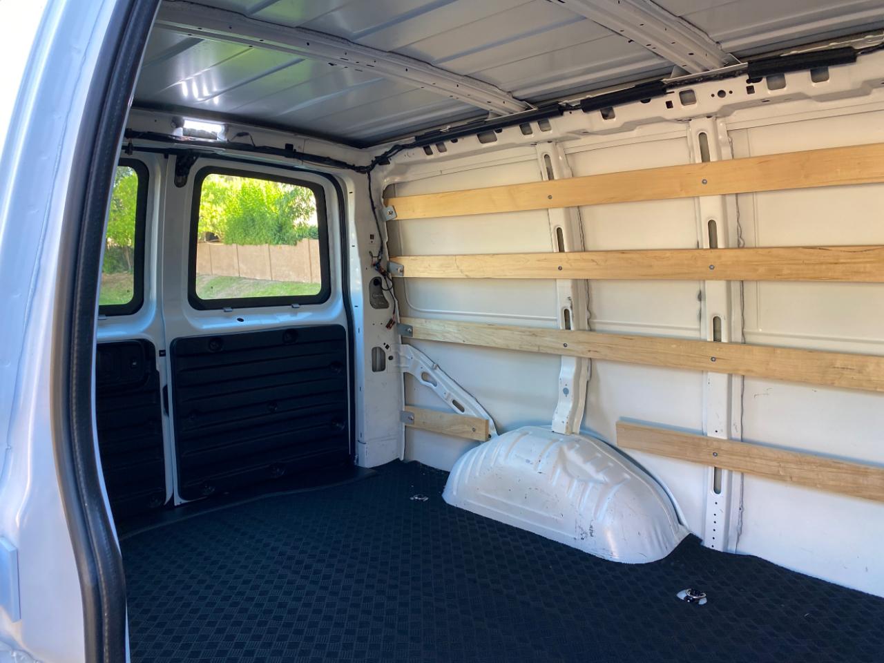 GMC Savana Cargo Van RWD 2500 135" 2025