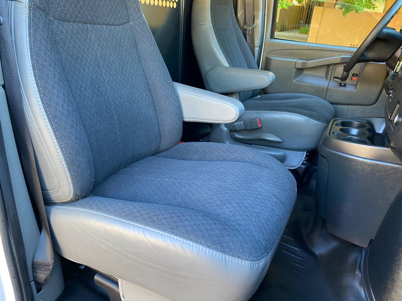 GMC Savana Cargo Van RWD 2500 135" 2025