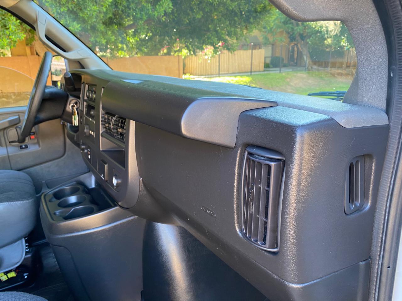 GMC Savana Cargo Van RWD 2500 135" 2025
