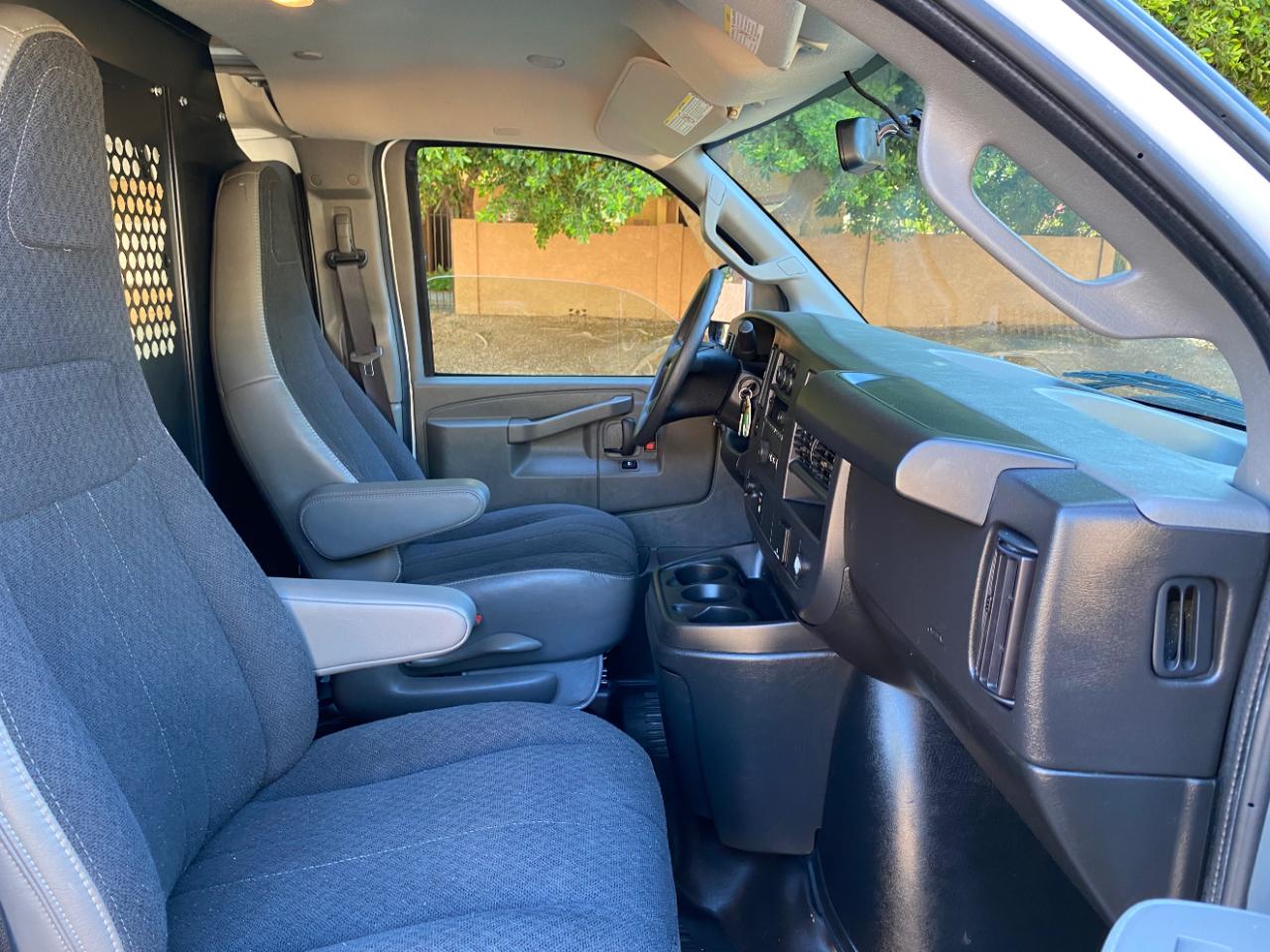 GMC Savana Cargo Van RWD 2500 135" 2025