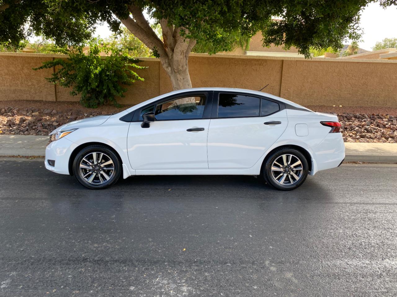 Nissan Versa S CVT 2024