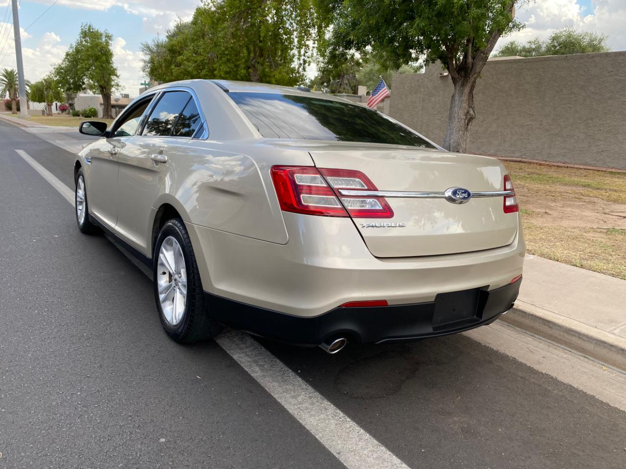 Ford Taurus SE FWD 2018
