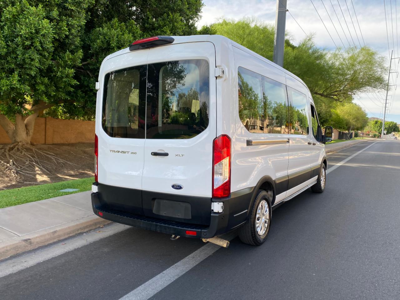 Ford Transit Passenger Wagon T-350 148" Med Roof XLT RWD 2023
