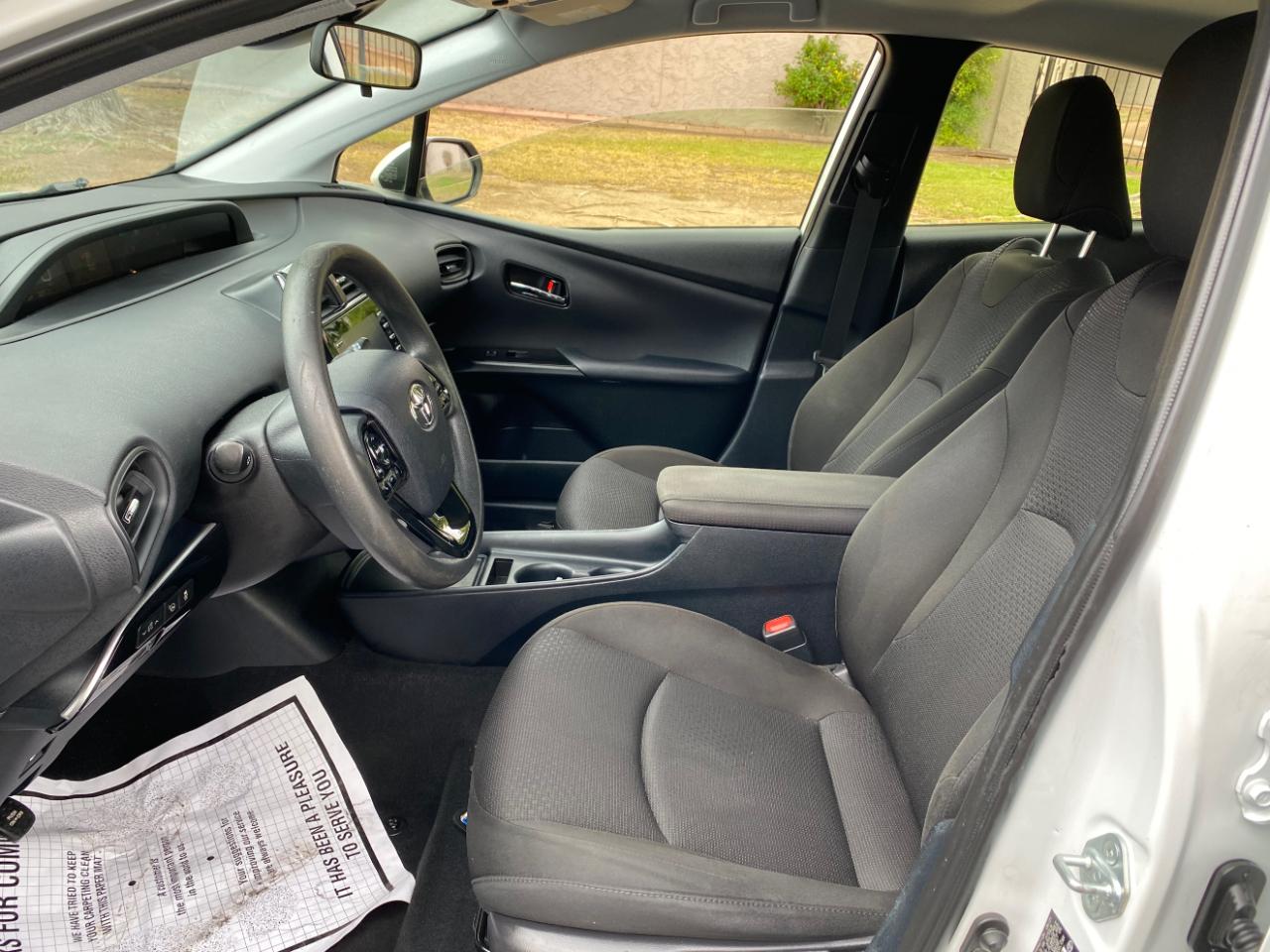 Toyota Prius LE (Natl) 2022