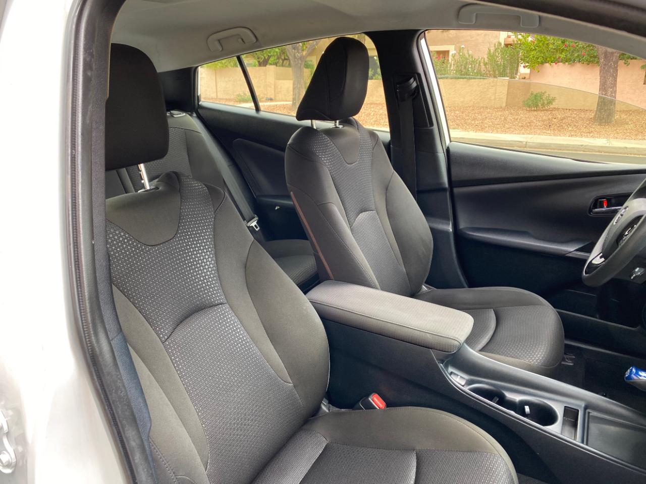 Toyota Prius LE (Natl) 2022