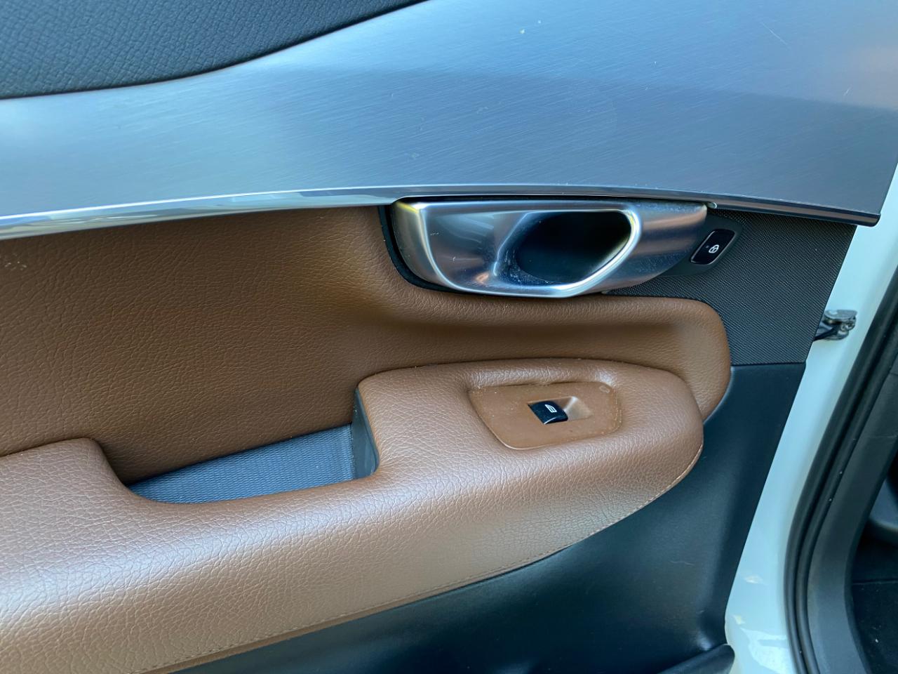 Volvo XC90 T5 AWD Momentum 2019