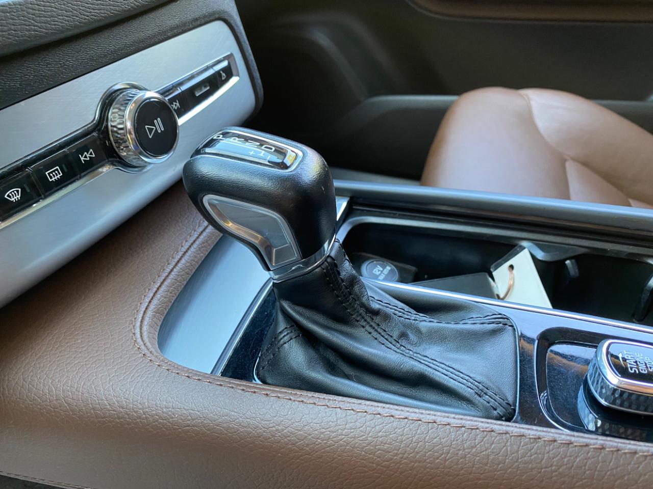 Volvo XC90 T5 AWD Momentum 2019