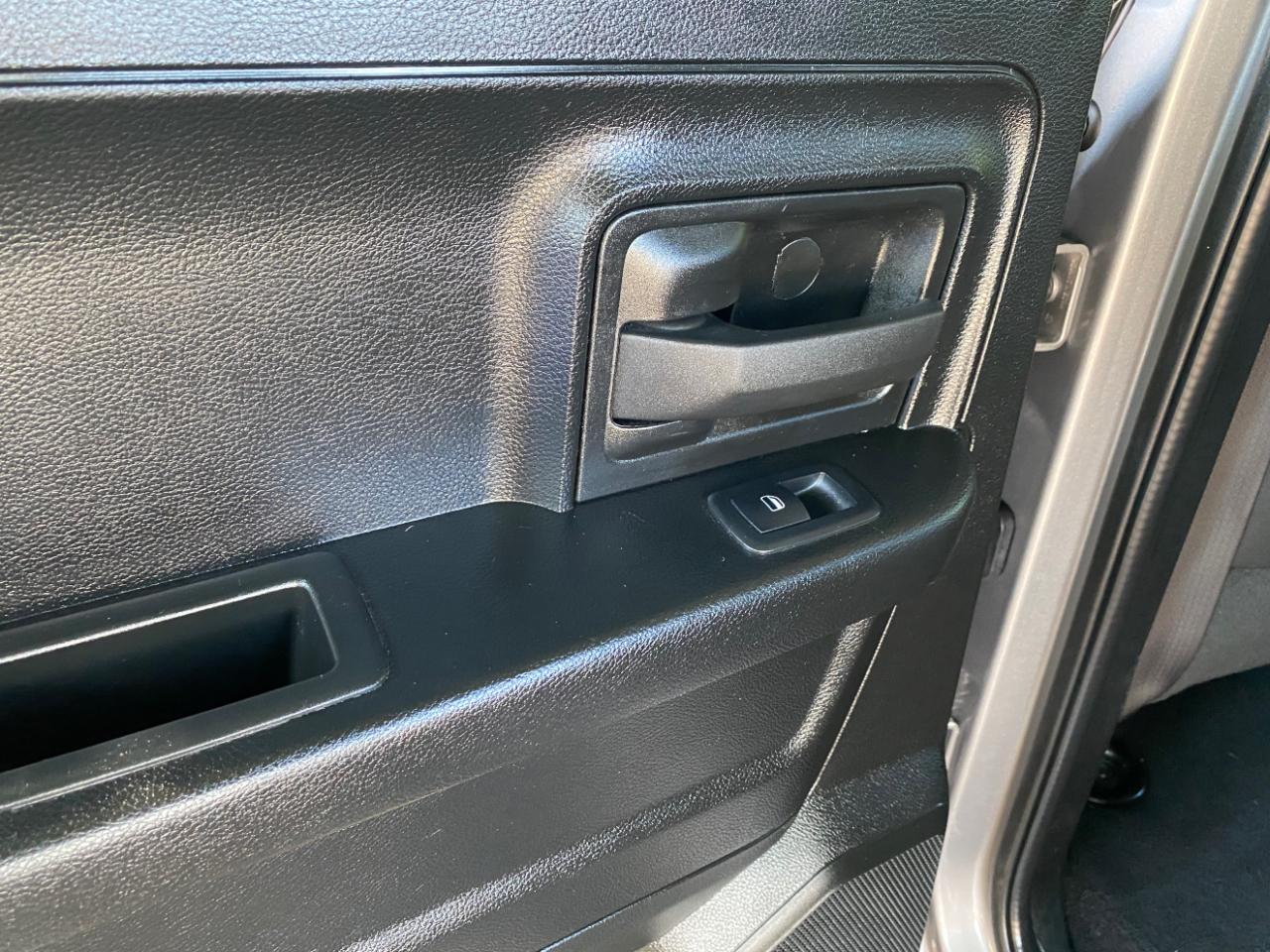 RAM 1500 Classic Tradesman 4x2 Quad Cab 6'4" Box 2021
