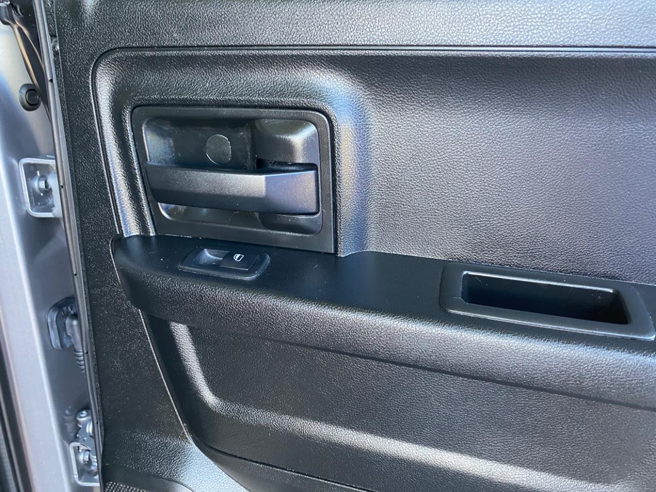 RAM 1500 Classic Tradesman 4x2 Quad Cab 6'4" Box 2021
