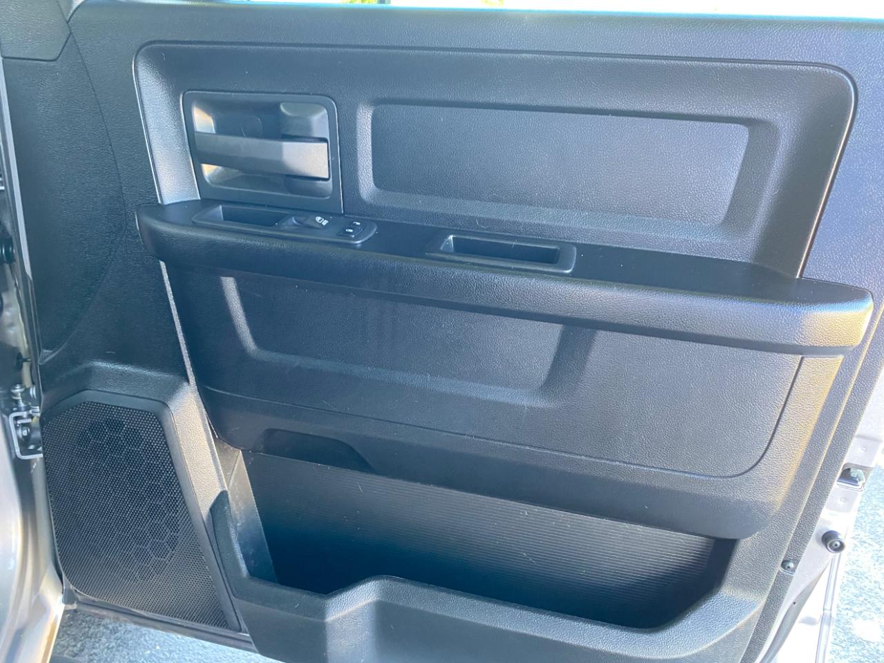 RAM 1500 Classic Tradesman 4x2 Quad Cab 6'4" Box 2021