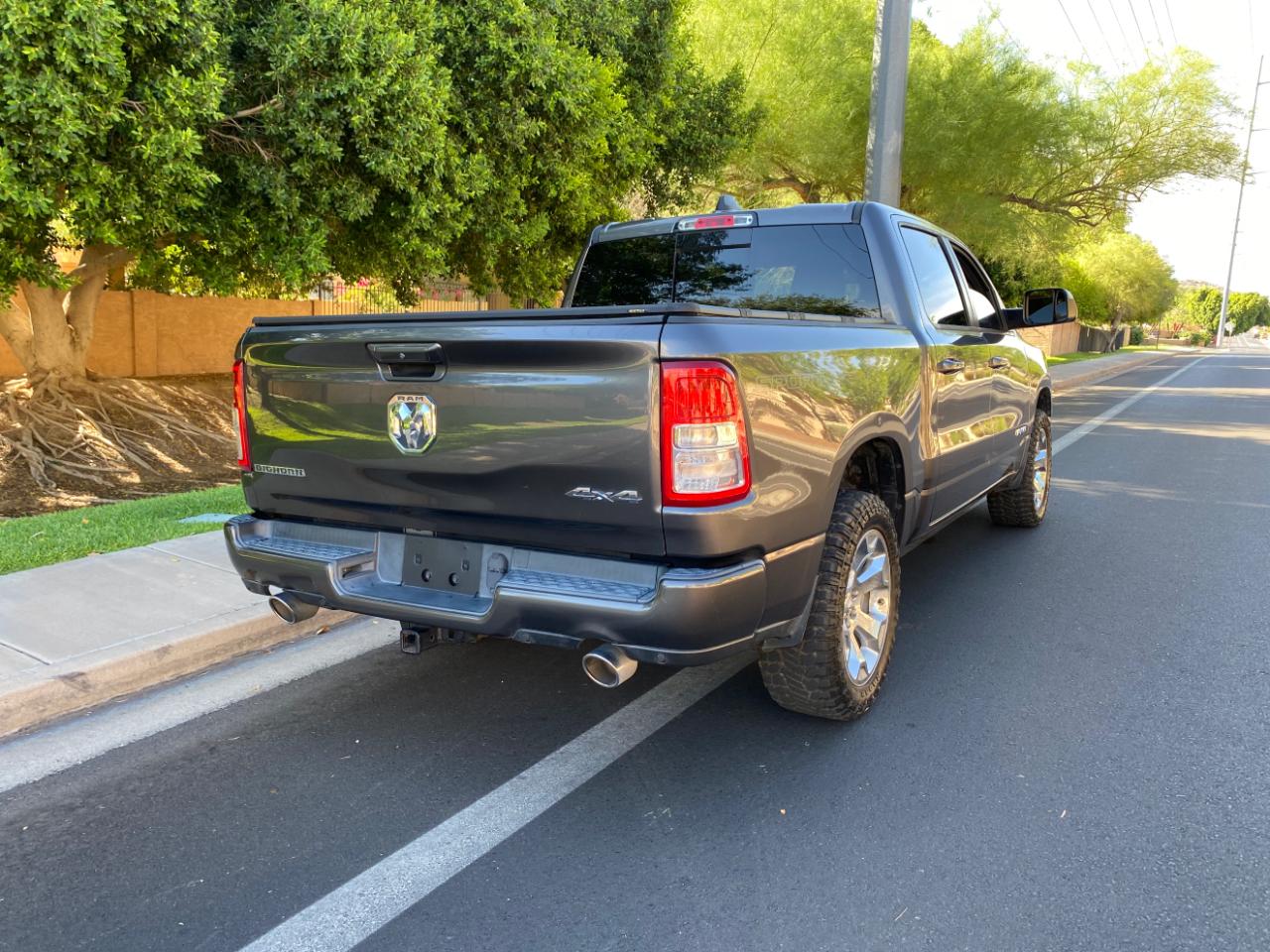 RAM 1500 Big Horn 4x4 Crew Cab 5'7" Box 2021