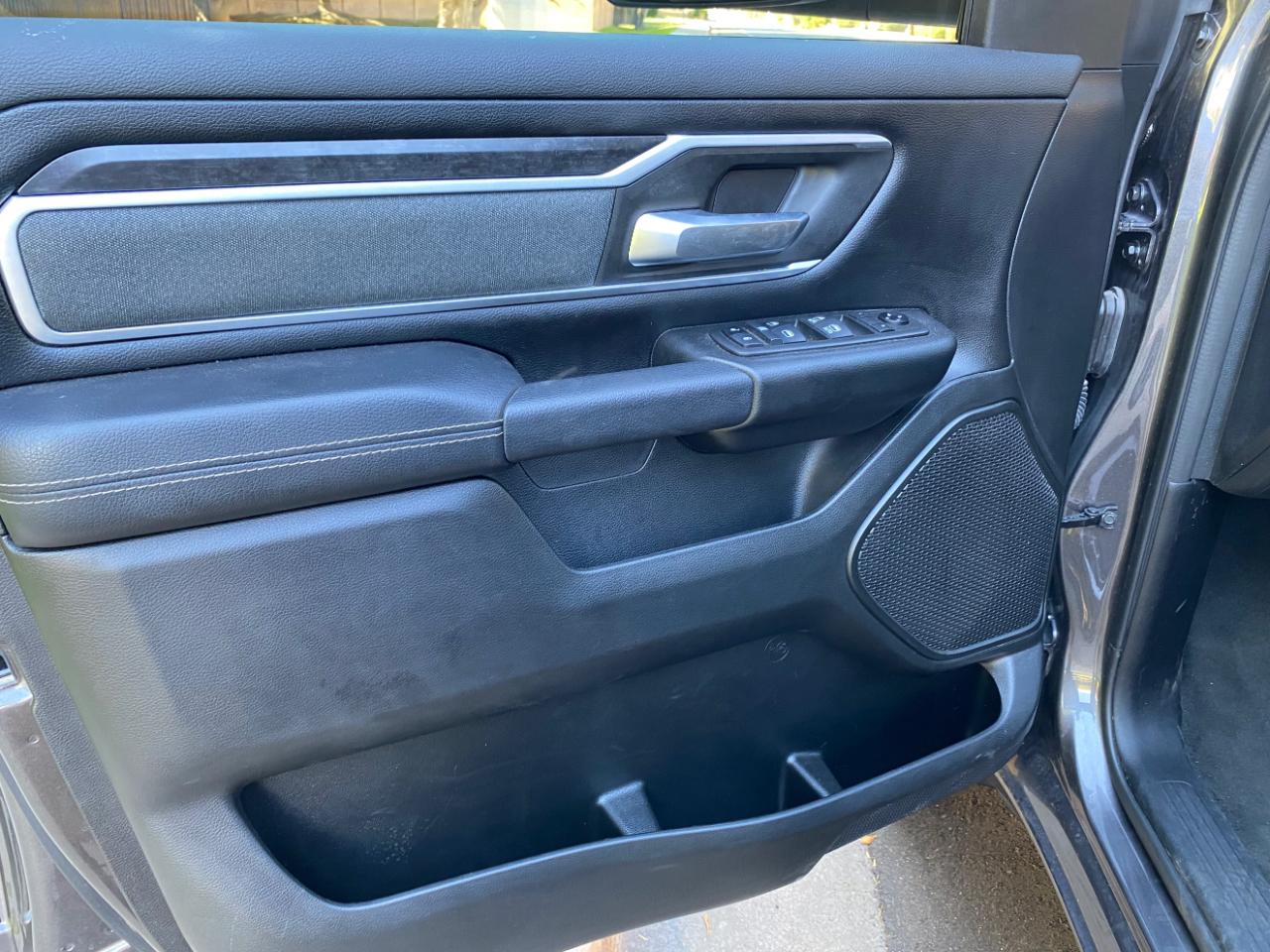 RAM 1500 Big Horn 4x4 Crew Cab 5'7" Box 2021