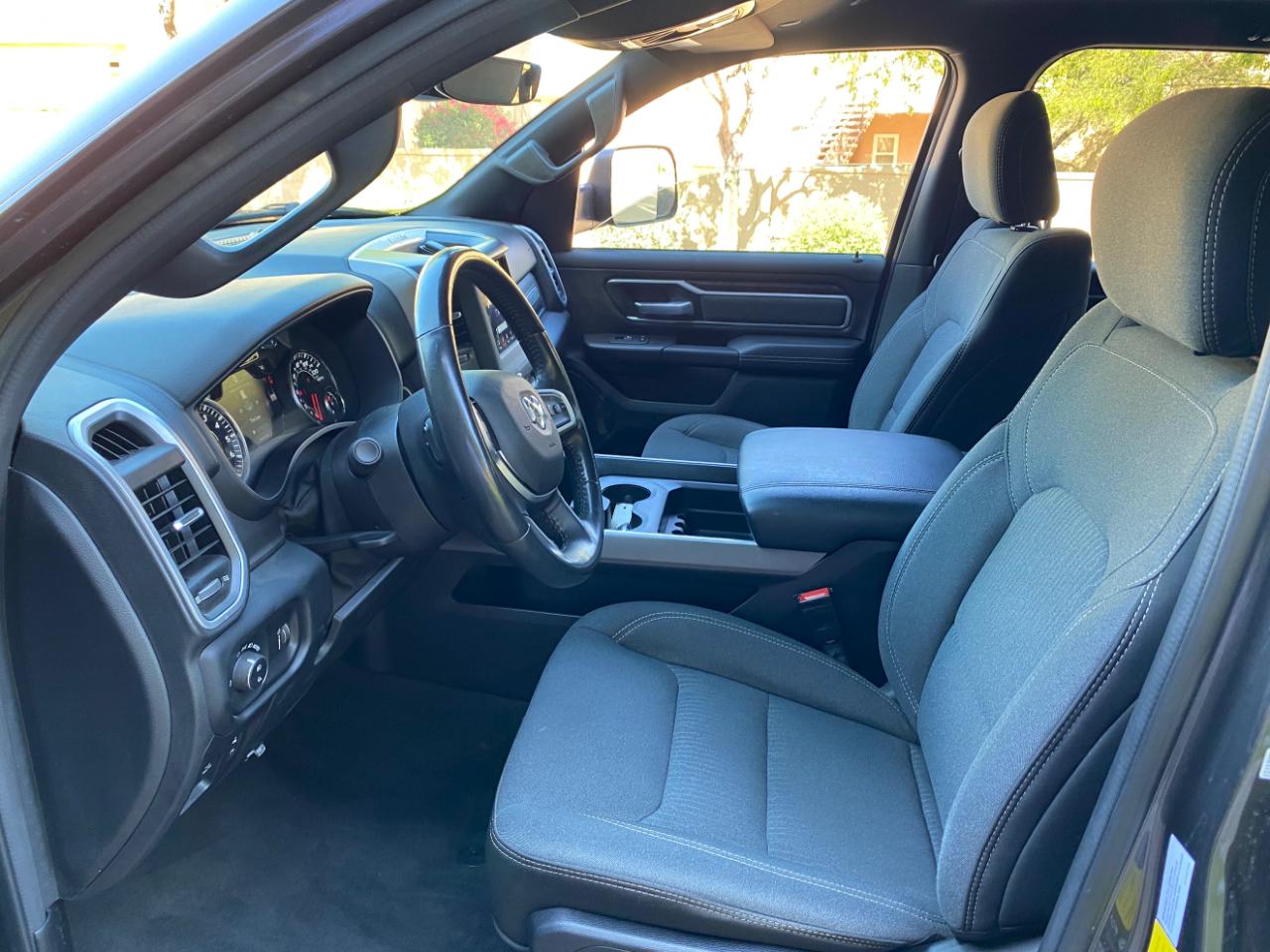 RAM 1500 Big Horn 4x4 Crew Cab 5'7" Box 2021